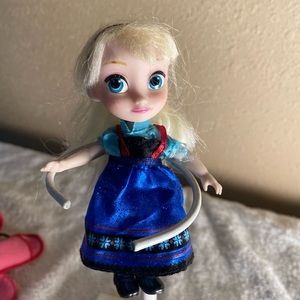 7 Disney dolls good condition así como están